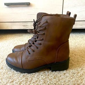 Universal thread (target) combat boots
